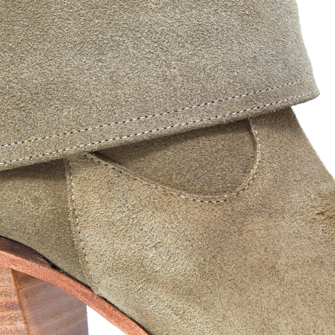 I am Confident Gamuza Arena